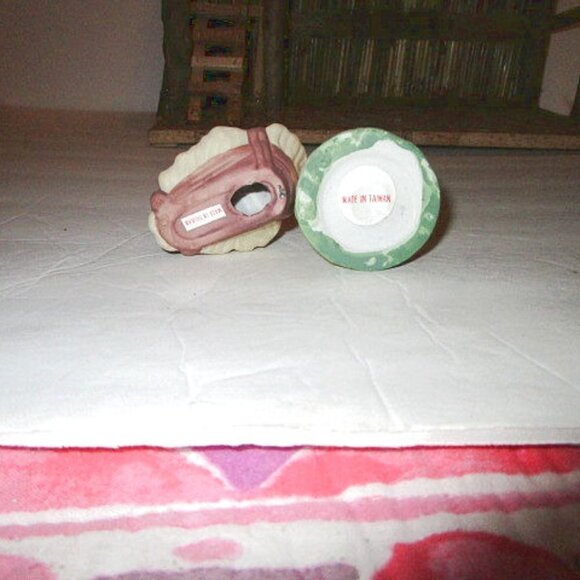 16” Wood CRECHE Stable NATIVITY SET With 9 PORCELAIN Figures JESUS Animals VTG - Picture 12 of 12